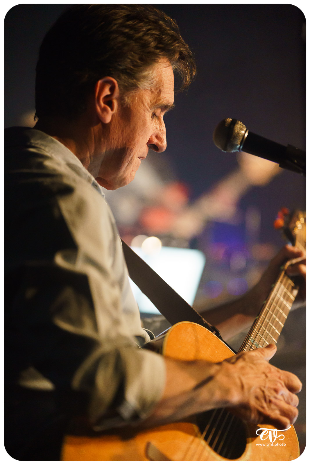 SERGE, ELEGANCE ACOUSTIQUE